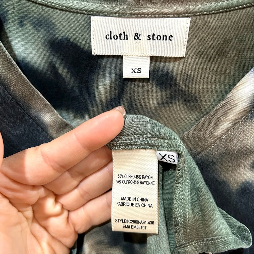 Anthropologie Cloth & Stone Green Black Tie Dye V-Neck T-Shirt Camo Size XS - Picture 6 of 6